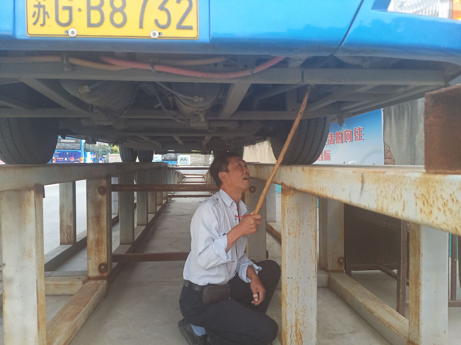 公交集團公交事業(yè)一部開(kāi)展國慶、中秋節前車(chē)輛安全大檢查